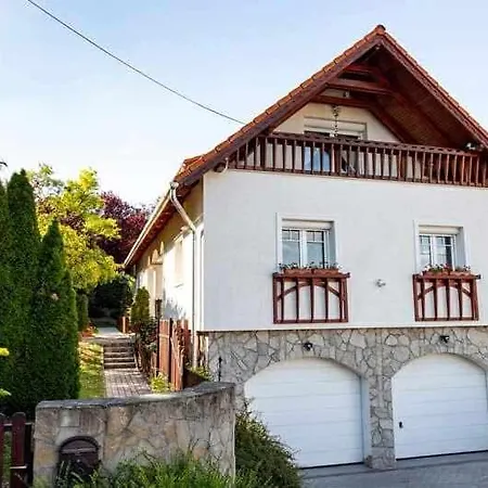 Vitorlas Vendeghaz Apartment